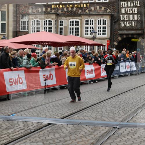 05.10.2025 - 20. swb-Marathon Bremen Yannick Fuchs http://msf.ph/oto/9249457 05.10.2025 11:13:10 Ziel 10041, 11118, 11170, 11494 meine-sportfotos.de