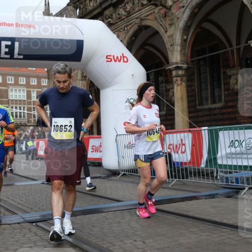 05.10.2025 - 20. swb-Marathon Bremen Yannick Fuchs http://msf.ph/oto/9249460 05.10.2025 10:44:19 Ziel 9614, 9919, 10044, 10348, 10351, 10649, 11645, 11648 meine-sportfotos.de