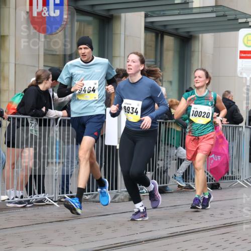05.10.2025 - 20. swb-Marathon Bremen Strokosch-Dieckow http://msf.ph/oto/9249462 05.10.2025 10:53:22 Ziel 9238, 9461, 9464, 9494, 9569, 9701, 9934, 10020, 10046, 10310, 10416, 10616, 10642, 10696, 10906, 10925, 10966, 11046, 11141, 11246, 11383, 11445, 11533, 9238, 9461, 9464, 9494, 9569, 9701, 9934, 10020, 10046, 10310, 10416, 10616, 10642, 10696, 10906, 10925, 10966, 11046, 11141, 11246, 11383, 11445, 11533 meine-sportfotos.de