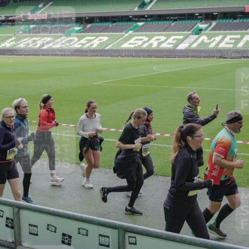 05.10.2025 - 20. swb-Marathon Bremen Michael Burmester http://msf.ph/oto/9249463 05.10.2025 10:39:45 Laufen im Stadion 7199, 7654, 7779, 7789, 7979, 9002, 9180, 9186, 9220, 9224, 9225, 9228, 9241, 9286, 9315, 9325, 9419, 9515, 9523, 9554, 9571, 9610, 9619, 9628, 9644, 9661, 9662, 9668, 9713, 9765, 9780, 9786, 9850, 9901, 9908, 9931, 9944, 9976, 9998, 10018, 10021, 10025, 10157, 10185, 10192, 10207, 10238, 10255, 10258, 10286, 10289, 10371, 10374, 10383, 10422, 10426, 10451, 10462, 10498, 10531, 10532, 10557, 10567, 10587, 10597, 10603, 10604, 10619, 10749, 9229, 9269, 9324, 9379 meine-sportfotos.de