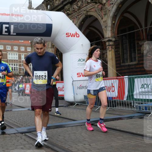 05.10.2025 - 20. swb-Marathon Bremen Yannick Fuchs http://msf.ph/oto/9249469 05.10.2025 10:44:19 Ziel 9614, 9919, 10044, 10348, 10351, 10649, 11645, 11648 meine-sportfotos.de