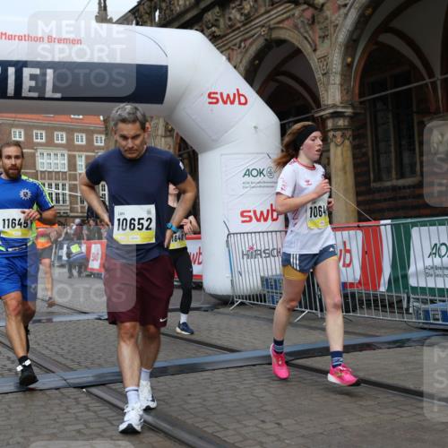 05.10.2025 - 20. swb-Marathon Bremen Yannick Fuchs http://msf.ph/oto/9249481 05.10.2025 10:44:19 Ziel 9614, 9919, 10044, 10348, 10351, 10649, 11645, 11648 meine-sportfotos.de
