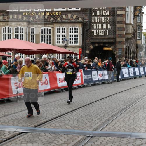 05.10.2025 - 20. swb-Marathon Bremen Yannick Fuchs http://msf.ph/oto/9249485 05.10.2025 11:13:11 Ziel 10041, 11118, 11170, 11494 meine-sportfotos.de