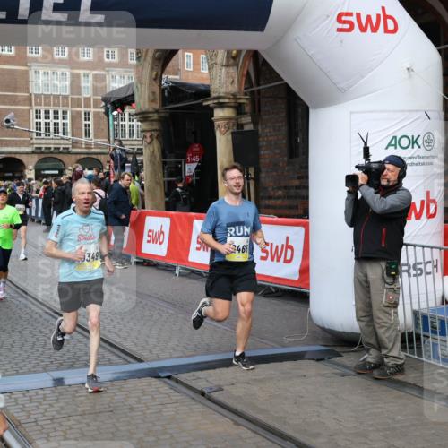 05.10.2025 - 20. swb-Marathon Bremen Yannick Fuchs http://msf.ph/oto/9249491 05.10.2025 10:53:18 Ziel 9449, 9703, 9834, 10128, 10242, 10349, 10460, 10466, 10958, 11300, 11377, 11512 meine-sportfotos.de