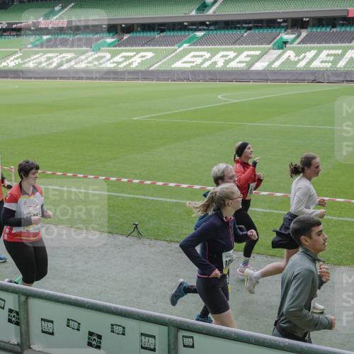 05.10.2025 - 20. swb-Marathon Bremen Michael Burmester http://msf.ph/oto/9249495 05.10.2025 10:39:46 Laufen im Stadion 7199, 7654, 7779, 7789, 7979, 9002, 9180, 9186, 9220, 9224, 9225, 9228, 9241, 9286, 9315, 9325, 9419, 9515, 9523, 9554, 9571, 9610, 9619, 9628, 9644, 9661, 9662, 9668, 9713, 9765, 9780, 9786, 9850, 9901, 9908, 9931, 9944, 9976, 9998, 10018, 10021, 10025, 10157, 10185, 10192, 10207, 10238, 10255, 10258, 10286, 10289, 10371, 10374, 10383, 10422, 10426, 10451, 10462, 10498, 10531, 10532, 10557, 10567, 10587, 10597, 10603, 10604, 10619, 10749, 9229, 9269, 9324, 9379 meine-sportfotos.de