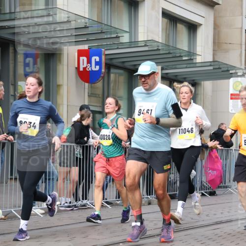 05.10.2025 - 20. swb-Marathon Bremen Strokosch-Dieckow http://msf.ph/oto/9249502 05.10.2025 10:53:23 Ziel 9238, 9456, 9461, 9464, 9494, 9569, 9701, 9934, 10020, 10046, 10310, 10416, 10616, 10642, 10696, 10906, 10925, 10966, 11046, 11141, 11246, 11383, 11445, 11533, 9238, 9456, 9461, 9464, 9494, 9569, 9701, 9934, 10020, 10046, 10310, 10416, 10616, 10642, 10696, 10906, 10925, 10966, 11046, 11141, 11246, 11383, 11445, 11533 meine-sportfotos.de