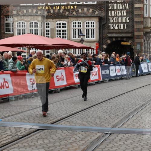 05.10.2025 - 20. swb-Marathon Bremen Yannick Fuchs http://msf.ph/oto/9249514 05.10.2025 11:13:11 Ziel 10041, 11118, 11170, 11494 meine-sportfotos.de