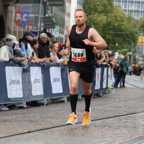 05.10.2025 - 20. swb-Marathon Bremen Strokosch-Dieckow http://msf.ph/oto/9249517 05.10.2025 12:47:35 Ziel 1249, 1688, 6984 meine-sportfotos.de