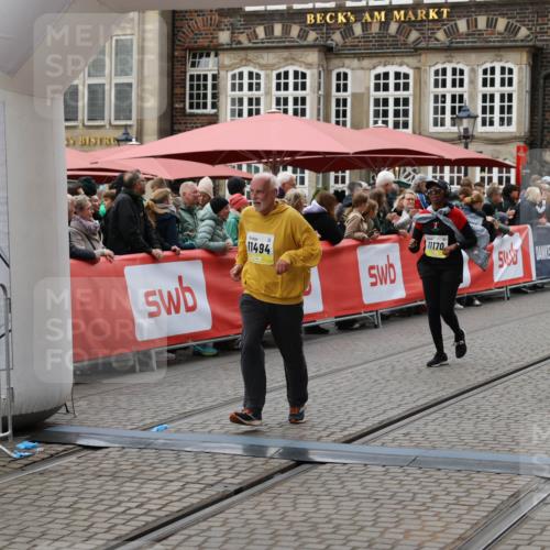 05.10.2025 - 20. swb-Marathon Bremen Yannick Fuchs http://msf.ph/oto/9249526 05.10.2025 11:13:11 Ziel 10041, 11118, 11170, 11494 meine-sportfotos.de