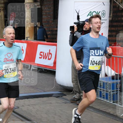05.10.2025 - 20. swb-Marathon Bremen Yannick Fuchs http://msf.ph/oto/9249528 05.10.2025 10:53:18 Ziel 9449, 9703, 9834, 10128, 10242, 10349, 10460, 10466, 10958, 11300, 11377, 11512 meine-sportfotos.de