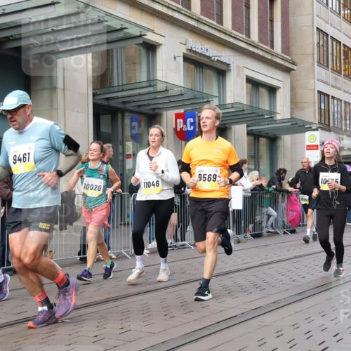 05.10.2025 - 20. swb-Marathon Bremen Strokosch-Dieckow http://msf.ph/oto/9249539 05.10.2025 10:53:24 Ziel 9238, 9456, 9461, 9464, 9494, 9569, 9701, 9934, 10020, 10046, 10310, 10416, 10484, 10616, 10642, 10696, 10906, 10925, 10966, 11046, 11141, 11246, 11383, 11445, 11533, 9238, 9456, 9461, 9464, 9494, 9569, 9701, 9934, 10020, 10046, 10310, 10416, 10484, 10616, 10642, 10696, 10906, 10925, 10966, 11046, 11141, 11246, 11383, 11445, 11533 meine-sportfotos.de