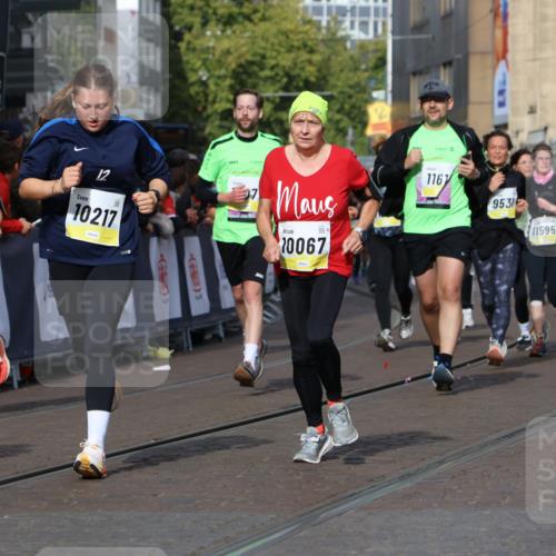 05.10.2025 - 20. swb-Marathon Bremen Strokosch-Dieckow http://msf.ph/oto/9249551 05.10.2025 11:00:24 Ziel 7215, 9173, 9177, 9531, 10063, 10067, 10071, 10217, 10504, 10794, 10930, 11003, 11424, 11534, 11595, 11619, 11699 meine-sportfotos.de