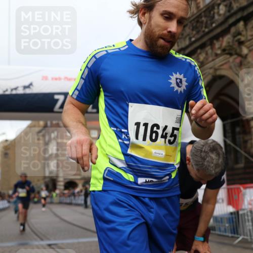 05.10.2025 - 20. swb-Marathon Bremen Yannick Fuchs http://msf.ph/oto/9249557 05.10.2025 10:44:20 Ziel 9919, 10044, 10348, 10649, 10816, 11645, 11648 meine-sportfotos.de