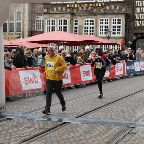 05.10.2025 - 20. swb-Marathon Bremen Yannick Fuchs http://msf.ph/oto/9249569 05.10.2025 11:13:12 Ziel 10041, 11118, 11170, 11494 meine-sportfotos.de