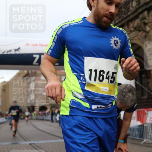 05.10.2025 - 20. swb-Marathon Bremen Yannick Fuchs http://msf.ph/oto/9249573 05.10.2025 10:44:20 Ziel 9919, 10044, 10348, 10649, 10816, 11645, 11648 meine-sportfotos.de