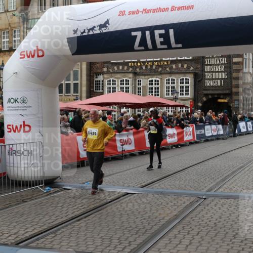 05.10.2025 - 20. swb-Marathon Bremen Yannick Fuchs http://msf.ph/oto/9249590 05.10.2025 11:13:12 Ziel 10041, 11118, 11170, 11494 meine-sportfotos.de