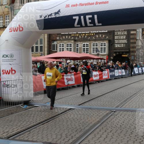 05.10.2025 - 20. swb-Marathon Bremen Yannick Fuchs http://msf.ph/oto/9249597 05.10.2025 11:13:12 Ziel 10041, 11118, 11170, 11494 meine-sportfotos.de