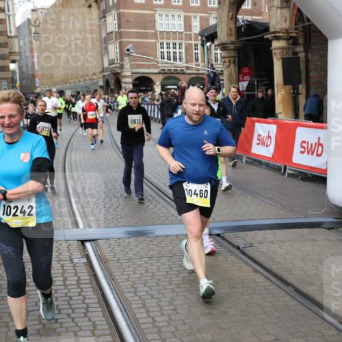 05.10.2025 - 20. swb-Marathon Bremen Yannick Fuchs http://msf.ph/oto/9249612 05.10.2025 10:53:20 Ziel 9449, 9703, 9834, 9956, 10128, 10242, 10349, 10460, 10466, 10806, 10958, 11300, 11377, 11510, 11512 meine-sportfotos.de