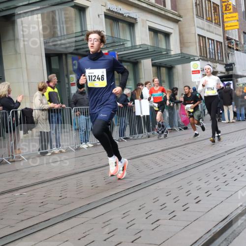 05.10.2025 - 20. swb-Marathon Bremen Strokosch-Dieckow http://msf.ph/oto/9249621 05.10.2025 10:53:28 Ziel 9313, 9456, 9494, 9548, 9701, 9934, 10020, 10046, 10163, 10310, 10416, 10484, 10616, 10642, 10696, 10785, 10906, 10925, 10966, 11046, 11141, 11152, 11246, 11383, 11445, 11533, 9313, 9456, 9494, 9548, 9701, 9934, 10020, 10046, 10163, 10310, 10416, 10484, 10616, 10642, 10696, 10785, 10906, 10925, 10966, 11046, 11141, 11152, 11246, 11383, 11445, 11533 meine-sportfotos.de