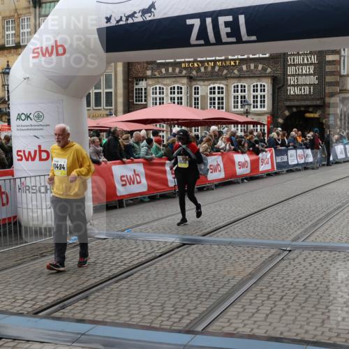 05.10.2025 - 20. swb-Marathon Bremen Yannick Fuchs http://msf.ph/oto/9249635 05.10.2025 11:13:13 Ziel 10041, 11118, 11170, 11494 meine-sportfotos.de