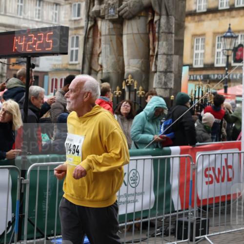05.10.2025 - 20. swb-Marathon Bremen Yannick Fuchs http://msf.ph/oto/9249641 05.10.2025 11:13:14 Ziel 10041, 11170, 11494 meine-sportfotos.de