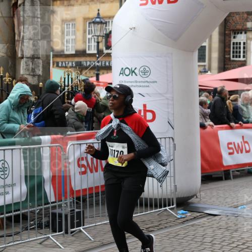 05.10.2025 - 20. swb-Marathon Bremen Yannick Fuchs http://msf.ph/oto/9249661 05.10.2025 11:13:15 Ziel 10041, 11170, 11494 meine-sportfotos.de