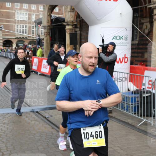 05.10.2025 - 20. swb-Marathon Bremen Yannick Fuchs http://msf.ph/oto/9249666 05.10.2025 10:53:21 Ziel 9449, 9703, 9834, 9956, 10242, 10349, 10460, 10466, 10806, 10958, 10993, 11300, 11377, 11510, 11512 meine-sportfotos.de