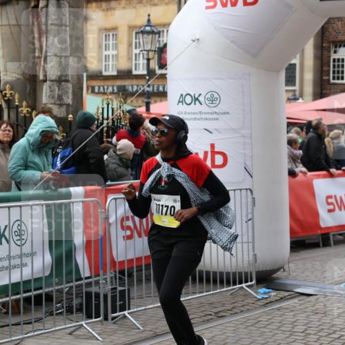05.10.2025 - 20. swb-Marathon Bremen Yannick Fuchs http://msf.ph/oto/9249673 05.10.2025 11:13:15 Ziel 10041, 11170, 11494 meine-sportfotos.de