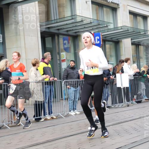 05.10.2025 - 20. swb-Marathon Bremen Strokosch-Dieckow http://msf.ph/oto/9249674 05.10.2025 10:53:29 Ziel 9313, 9456, 9494, 9548, 9701, 9934, 10020, 10046, 10075, 10163, 10310, 10416, 10484, 10616, 10642, 10696, 10785, 10906, 10925, 10966, 11046, 11141, 11152, 11246, 11339, 11383, 11445, 11533, 9313, 9456, 9494, 9548, 9701, 9934, 10020, 10046, 10075, 10163, 10310, 10416, 10484, 10616, 10642, 10696, 10785, 10906, 10925, 10966, 11046, 11141, 11152, 11246, 11339, 11383, 11445, 11533 meine-sportfotos.de