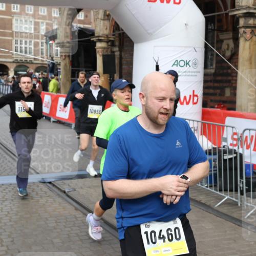 05.10.2025 - 20. swb-Marathon Bremen Yannick Fuchs http://msf.ph/oto/9249685 05.10.2025 10:53:21 Ziel 9449, 9703, 9834, 9956, 10242, 10349, 10460, 10466, 10806, 10958, 10993, 11300, 11377, 11510, 11512 meine-sportfotos.de