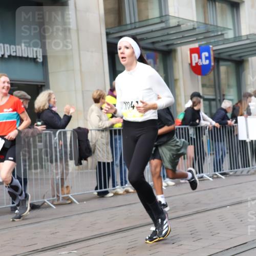 05.10.2025 - 20. swb-Marathon Bremen Strokosch-Dieckow http://msf.ph/oto/9249687 05.10.2025 10:53:30 Ziel 9313, 9456, 9494, 9548, 9701, 9835, 9934, 10020, 10046, 10075, 10163, 10416, 10484, 10616, 10642, 10696, 10785, 10906, 10925, 10966, 11046, 11141, 11152, 11339, 11383, 11445, 11533, 11593, 9313, 9456, 9494, 9548, 9701, 9835, 9934, 10020, 10046, 10075, 10163, 10416, 10484, 10616, 10642, 10696, 10785, 10906, 10925, 10966, 11046, 11141, 11152, 11339, 11383, 11445, 11533, 11593 meine-sportfotos.de