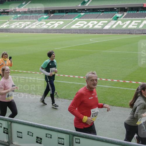 05.10.2025 - 20. swb-Marathon Bremen Michael Burmester http://msf.ph/oto/9249695 05.10.2025 10:39:52 Laufen im Stadion 7199, 7654, 7779, 7789, 7799, 7979, 9002, 9180, 9186, 9220, 9224, 9225, 9228, 9241, 9275, 9286, 9315, 9325, 9419, 9515, 9523, 9554, 9571, 9610, 9615, 9619, 9644, 9661, 9662, 9668, 9713, 9765, 9780, 9786, 9866, 9901, 9908, 9931, 9944, 9976, 10018, 10021, 10025, 10157, 10185, 10192, 10207, 10238, 10286, 10289, 10371, 10374, 10383, 10422, 10426, 10451, 10462, 10531, 10532, 10542, 10567, 10587, 10597, 10603, 10604, 10619, 10674, 10699, 10749, 9324, 9379 meine-sportfotos.de