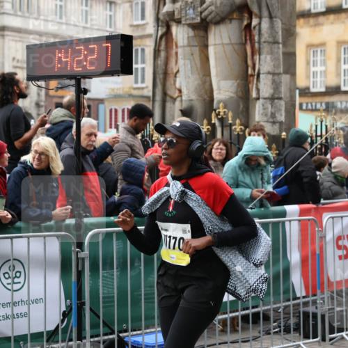 05.10.2025 - 20. swb-Marathon Bremen Yannick Fuchs http://msf.ph/oto/9249696 05.10.2025 11:13:16 Ziel 11170, 11494 meine-sportfotos.de