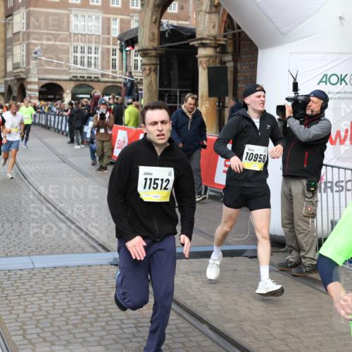 05.10.2025 - 20. swb-Marathon Bremen Yannick Fuchs http://msf.ph/oto/9249710 05.10.2025 10:53:21 Ziel 9449, 9703, 9834, 9956, 10242, 10349, 10460, 10466, 10806, 10958, 10993, 11300, 11377, 11510, 11512 meine-sportfotos.de