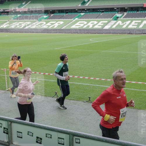 05.10.2025 - 20. swb-Marathon Bremen Michael Burmester http://msf.ph/oto/9249719 05.10.2025 10:39:52 Laufen im Stadion 7199, 7654, 7779, 7789, 7799, 7979, 9002, 9180, 9186, 9220, 9224, 9225, 9228, 9241, 9275, 9286, 9315, 9325, 9419, 9515, 9523, 9554, 9571, 9610, 9615, 9619, 9644, 9661, 9662, 9668, 9713, 9765, 9780, 9786, 9866, 9901, 9908, 9931, 9944, 9976, 10018, 10021, 10025, 10157, 10185, 10192, 10207, 10238, 10286, 10289, 10371, 10374, 10383, 10422, 10426, 10451, 10462, 10531, 10532, 10542, 10567, 10587, 10597, 10603, 10604, 10619, 10674, 10699, 10749, 9324, 9379 meine-sportfotos.de