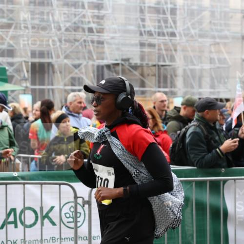 05.10.2025 - 20. swb-Marathon Bremen Yannick Fuchs http://msf.ph/oto/9249737 05.10.2025 11:13:17 Ziel 9891, 11170, 11332, 11494 meine-sportfotos.de