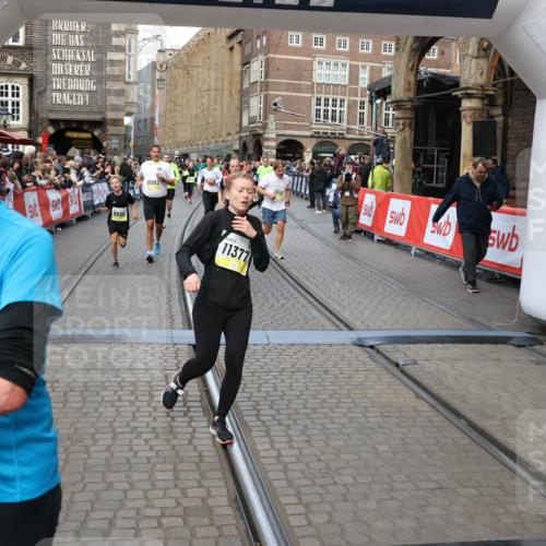 05.10.2025 - 20. swb-Marathon Bremen Yannick Fuchs http://msf.ph/oto/9249759 05.10.2025 10:53:22 Ziel 9449, 9703, 9834, 9956, 10242, 10349, 10460, 10466, 10806, 10958, 10993, 11377, 11510, 11512 meine-sportfotos.de