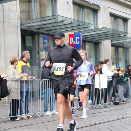 05.10.2025 - 20. swb-Marathon Bremen Strokosch-Dieckow http://msf.ph/oto/9249783 05.10.2025 10:53:33 Ziel 9313, 9456, 9494, 9520, 9548, 9701, 9807, 9835, 9934, 10019, 10020, 10046, 10075, 10163, 10416, 10484, 10616, 10631, 10662, 10696, 10785, 10906, 10966, 11141, 11152, 11303, 11339, 11383, 11432, 11445, 11533, 11593, 9313, 9456, 9494, 9520, 9548, 9701, 9807, 9835, 9934, 10019, 10020, 10046, 10075, 10163, 10416, 10484, 10616, 10631, 10662, 10696, 10785, 10906, 10966, 11141, 11152, 11303, 11339, 11383, 11432, 11445, 11533, 11593 meine-sportfotos.de