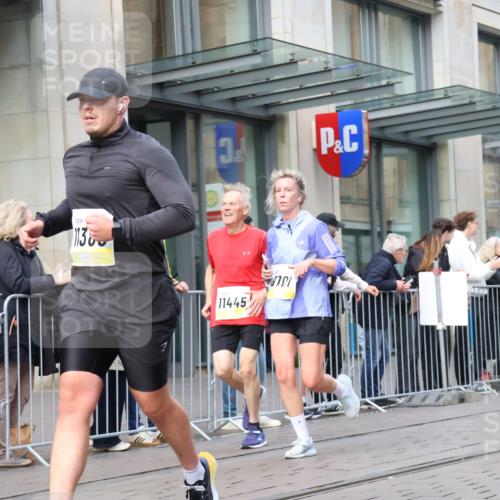 05.10.2025 - 20. swb-Marathon Bremen Strokosch-Dieckow http://msf.ph/oto/9249794 05.10.2025 10:53:33 Ziel 9313, 9456, 9494, 9520, 9548, 9701, 9807, 9835, 9934, 10019, 10020, 10046, 10075, 10163, 10416, 10484, 10616, 10631, 10662, 10696, 10785, 10906, 10966, 11141, 11152, 11303, 11339, 11383, 11432, 11445, 11533, 11593, 9313, 9456, 9494, 9520, 9548, 9701, 9807, 9835, 9934, 10019, 10020, 10046, 10075, 10163, 10416, 10484, 10616, 10631, 10662, 10696, 10785, 10906, 10966, 11141, 11152, 11303, 11339, 11383, 11432, 11445, 11533, 11593 meine-sportfotos.de