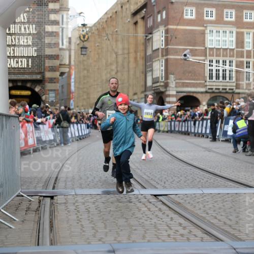 05.10.2025 - 20. swb-Marathon Bremen Yannick Fuchs http://msf.ph/oto/9249800 05.10.2025 10:44:23 Ziel 10044, 10348, 10649, 10816, 11645, 11648, 11659 meine-sportfotos.de