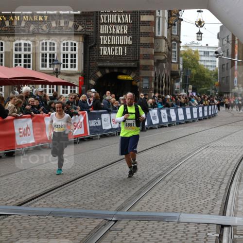 05.10.2025 - 20. swb-Marathon Bremen Yannick Fuchs http://msf.ph/oto/9249801 05.10.2025 11:13:19 Ziel 9891, 11170, 11332 meine-sportfotos.de