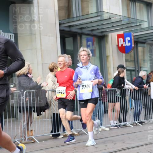 05.10.2025 - 20. swb-Marathon Bremen Strokosch-Dieckow http://msf.ph/oto/9249804 05.10.2025 10:53:33 Ziel 9313, 9456, 9494, 9520, 9548, 9701, 9807, 9835, 9934, 10019, 10020, 10046, 10075, 10163, 10416, 10484, 10616, 10631, 10662, 10696, 10785, 10906, 10966, 11141, 11152, 11303, 11339, 11383, 11432, 11445, 11533, 11593, 9313, 9456, 9494, 9520, 9548, 9701, 9807, 9835, 9934, 10019, 10020, 10046, 10075, 10163, 10416, 10484, 10616, 10631, 10662, 10696, 10785, 10906, 10966, 11141, 11152, 11303, 11339, 11383, 11432, 11445, 11533, 11593 meine-sportfotos.de