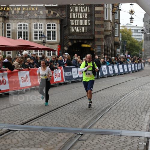 05.10.2025 - 20. swb-Marathon Bremen Yannick Fuchs http://msf.ph/oto/9249811 05.10.2025 11:13:20 Ziel 9891, 11170, 11332 meine-sportfotos.de