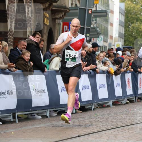 05.10.2025 - 20. swb-Marathon Bremen Strokosch-Dieckow http://msf.ph/oto/9249814 05.10.2025 12:47:53 Ziel 258, 5640, 8550 meine-sportfotos.de