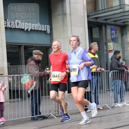 05.10.2025 - 20. swb-Marathon Bremen Strokosch-Dieckow http://msf.ph/oto/9249817 05.10.2025 10:53:34 Ziel 9313, 9456, 9494, 9520, 9548, 9701, 9807, 9835, 9934, 10019, 10020, 10046, 10075, 10163, 10416, 10484, 10616, 10631, 10662, 10696, 10785, 10906, 10966, 11141, 11152, 11303, 11339, 11383, 11432, 11445, 11533, 11593, 9313, 9456, 9494, 9520, 9548, 9701, 9807, 9835, 9934, 10019, 10020, 10046, 10075, 10163, 10416, 10484, 10616, 10631, 10662, 10696, 10785, 10906, 10966, 11141, 11152, 11303, 11339, 11383, 11432, 11445, 11533, 11593 meine-sportfotos.de