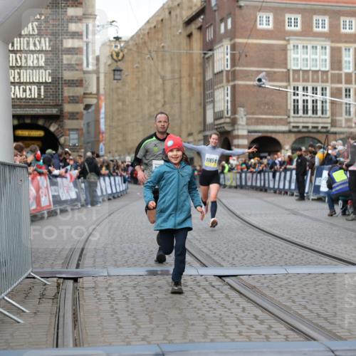 05.10.2025 - 20. swb-Marathon Bremen Yannick Fuchs http://msf.ph/oto/9249819 05.10.2025 10:44:23 Ziel 10044, 10348, 10649, 10816, 11645, 11648, 11659 meine-sportfotos.de