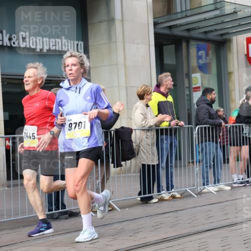 05.10.2025 - 20. swb-Marathon Bremen Strokosch-Dieckow http://msf.ph/oto/9249830 05.10.2025 10:53:34 Ziel 9313, 9456, 9494, 9520, 9548, 9701, 9807, 9835, 9934, 10019, 10020, 10046, 10075, 10163, 10416, 10484, 10616, 10631, 10662, 10696, 10785, 10906, 10966, 11141, 11152, 11303, 11339, 11383, 11432, 11445, 11533, 11593, 9313, 9456, 9494, 9520, 9548, 9701, 9807, 9835, 9934, 10019, 10020, 10046, 10075, 10163, 10416, 10484, 10616, 10631, 10662, 10696, 10785, 10906, 10966, 11141, 11152, 11303, 11339, 11383, 11432, 11445, 11533, 11593 meine-sportfotos.de