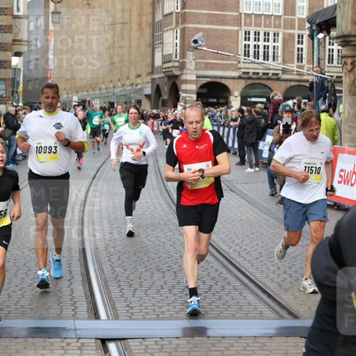 05.10.2025 - 20. swb-Marathon Bremen Yannick Fuchs http://msf.ph/oto/9249832 05.10.2025 10:53:23 Ziel 9449, 9703, 9834, 9956, 10242, 10349, 10460, 10466, 10806, 10958, 10993, 11175, 11377, 11510, 11512 meine-sportfotos.de