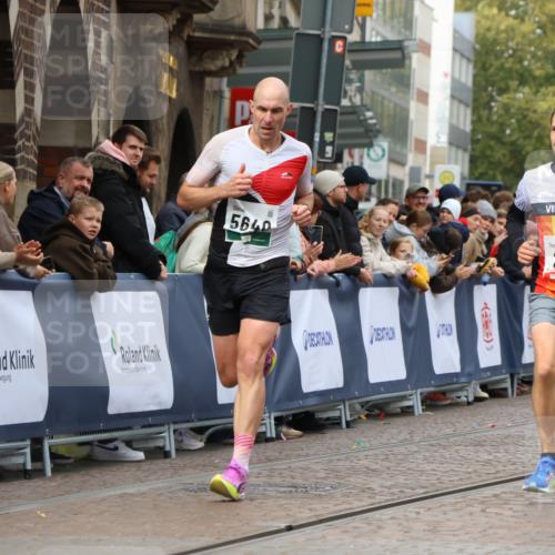 05.10.2025 - 20. swb-Marathon Bremen Strokosch-Dieckow http://msf.ph/oto/9249846 05.10.2025 12:47:53 Ziel 258, 5640, 8550 meine-sportfotos.de