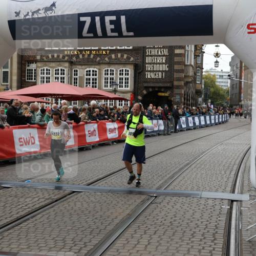 05.10.2025 - 20. swb-Marathon Bremen Yannick Fuchs http://msf.ph/oto/9249875 05.10.2025 11:13:21 Ziel 9891, 11332 meine-sportfotos.de